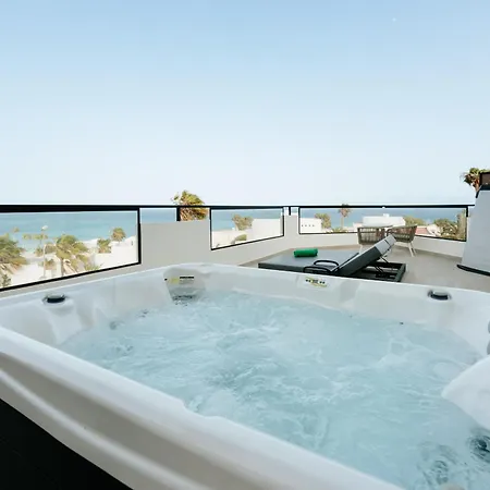 R2 Higos アパートホテル