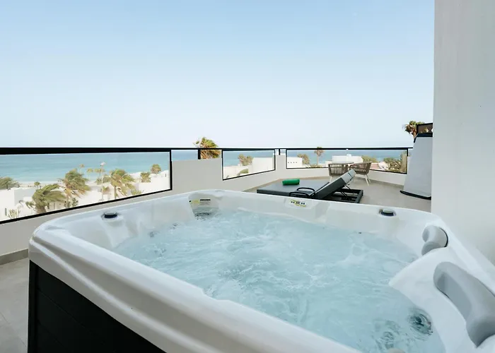 R2 Higos Апарт-отель